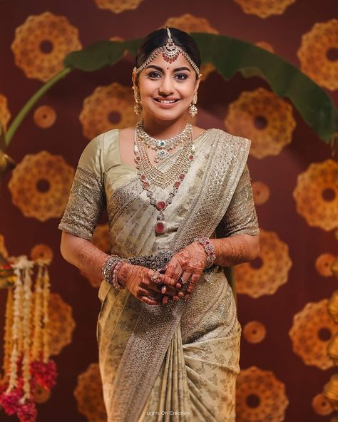 Wedding Special photos of Actress Meera Nandan 💕 Meera Nandan, Celeb Wedding, Wedding Photo Sharing, Kerala Bride, Bridal Trends, Actress Wallpaper, Image Film, Indian Bridal Makeup, Bridal Henna