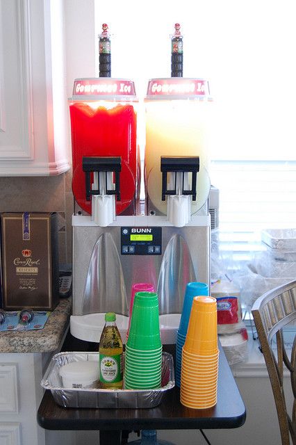 Margarita Machine For the adults :) Margarita Machine Set Up, Strawberry Slushies, Margarita Truck, 21st Birthday Party Decor, Summer Margaritas, Smoothie Machine, Margarita Machine, Drink Machine, Slushie Machine