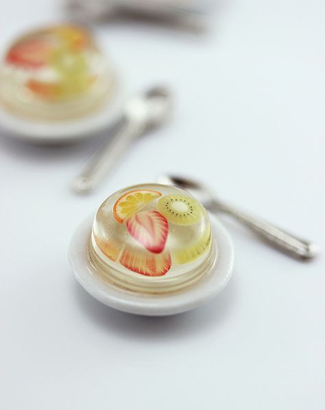 Jelly Desserts, Tanah Liat, Fruit Jelly, Doll Food, Dollhouse Food, Tiny Food, Polymer Clay Miniatures, Clay Food, Clay Miniatures