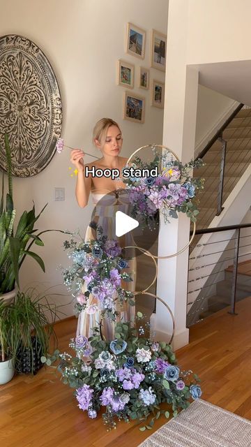 @katty_ferretti on Instagram: "Link is in the bio! Look for the ‘Hoop stand’ folder🫶" Diy Flower Stand Display, Wedding Decorations Diy Centerpiece, Diy Floral Wreath, Wedding Hoop, Creative Flower Arrangements, Floral Hoops, Floral Backdrop, Giant Paper Flowers, Paper Flower Tutorial