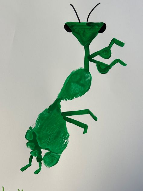 Praying Mantis Craft Preschool, Alien Footprint, Praying Mantis Craft, Insect Art Projects, Grouchy Ladybug, May Themes, Crafts 2024, Bugs Preschool, Preschool Garden