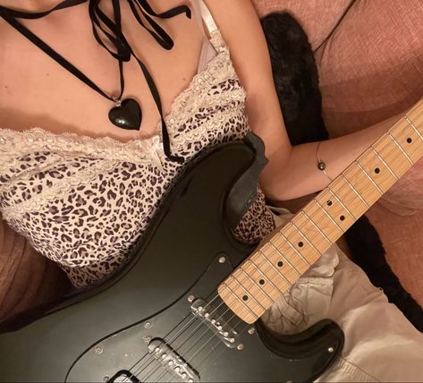 cute aesthetic picture electric guitar rock music Girl Guitar Aesthetic, Guitar Girl Aesthetic, Music Girl Aesthetic, Making Music Aesthetic, Photo With Guitar, Photos With Guitar, Guitar Pic, Rockstar Aesthetic, Guitar Photos