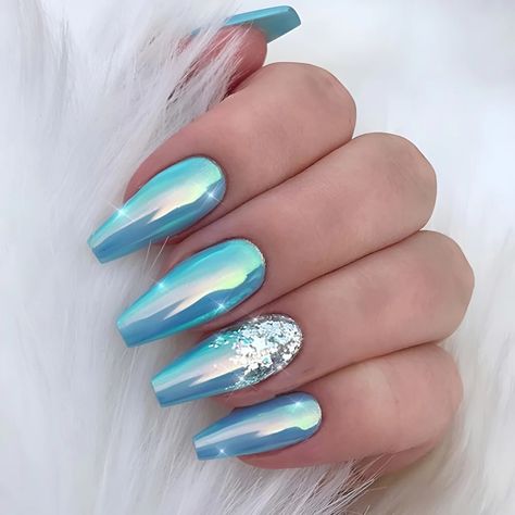 Start the New Year Bright with Blue Chrome Nails – Inspiration Here | ND Nails Supply Blue Chrome Nails, Blue Ombre Nails, Emerald Nails, Art Hacks, Nails Yellow, Chrome Nails Designs, Blue Chrome, Ombre Nails Glitter, Blue Nail Art