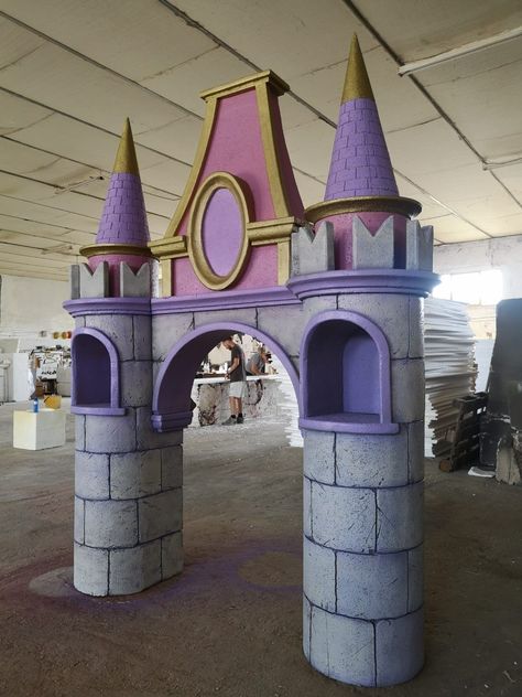 Princess Castle Backdrop Diy, Disney Castle Decorations, Cardboard Castle Project, Disney Castle Trunk Or Treat, Disney Castle Diy, Diy Castle Cardboard, Diy Castle Backdrop, Cardboard Castle Diy, Cardboard Castles