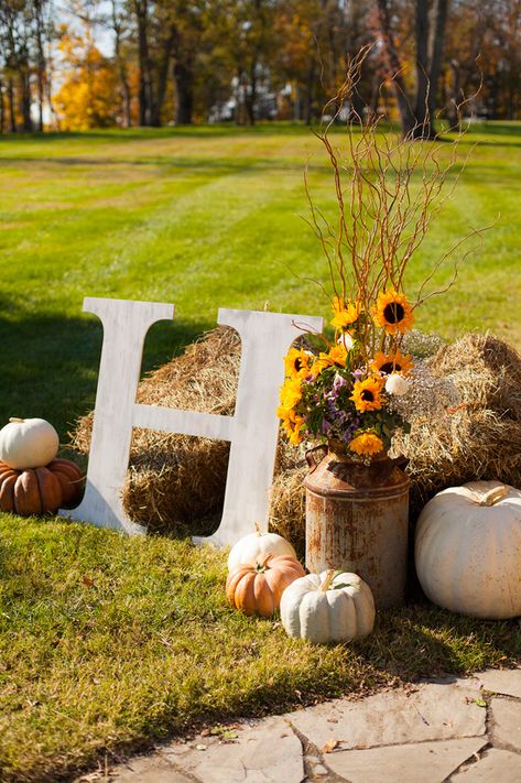 Rustic Fall Wedding, Hay Bales, Fall Wedding Decorations, Sunflower Wedding, Fall Outdoor, October Wedding, The Grass, Fall Fun, Wedding Themes