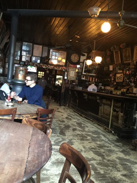 Interior McSorley’s Old Ale Pub in NYC. Oldest continually operating pub in NYC. Hp Aesthetic, Old Bar, Irish Pub, Interesting Places, Travel Inspo, Mood Board, Bar, Travel, Quick Saves