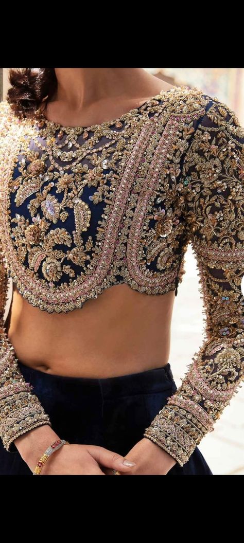 Royal Lehnga Designs, Velvet Lehenga Designs, Blue And Gold Lehenga, Lehenga Velvet, Kanwal Malik, Lengha Blouse Designs, Choli Blouse Design, Velvet Lehenga, Organza Lehenga