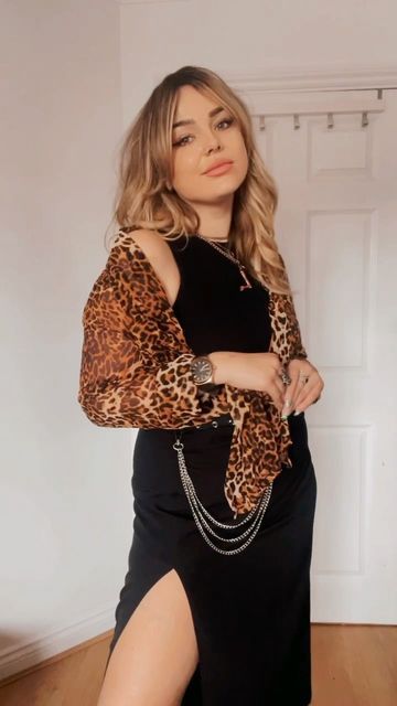 Lily Melrose Outfits, Size 12 Outfits, Lily Melrose, Gig Outfit, London Outfit, Alternative Girls, Beach Shirts, Alternative Fashion, Concert Outfit