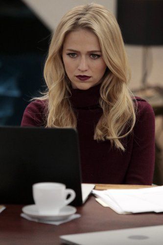 Johanna Braddy Shelby Wyatt, Quantico Priyanka Chopra, Johanna Braddy, A Writer's Life, Popular Shows, Work Looks, Just Girl Things, Business Casual Outfits, Hair Designs