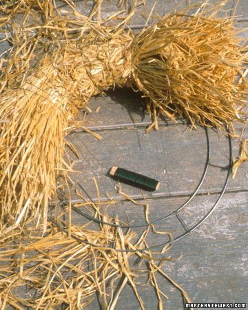 Padding a wire wreath with straw or hay creates a full, rounded base that can support a variety of materials. Leaves, dried flowers, or even clamshells can then be pinned or glued onto the soft form -- although a straw wreath is so beautiful, you may want to hang it on its own. You'll need several armfuls of straw, which is readily available in bales at garden centers, riding stables, and some farmers' markets. Straw Wreaths, Corn Husk Wreath, Diy Straw, Straw Decorations, Wreath Cookies, Straw Wreath, Door Hangings, Door Decs, Wire Wreath Forms