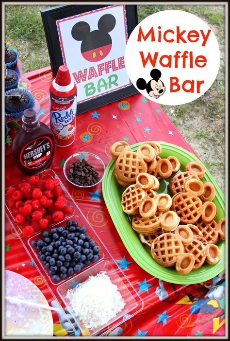 Mickey Mouse Birthday Breakfast, Disney Brunch Ideas, Disney Brunch, Mickey 2nd Birthday, Mickey Waffle, Γενέθλια Mickey Mouse, Party Breakfast, Disney World Birthday, Birthday Breakfast Party