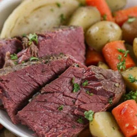 Corned Beef Boiled, Corned Silverside, Corned Beef Recipes Crock Pot, Cabbage Slow Cooker, Crockpot Cabbage Recipes, Corned Beef Recipes Slow Cooker, Corned Beef Recipe, Spaghetti With Ground Beef, Boiled Dinner