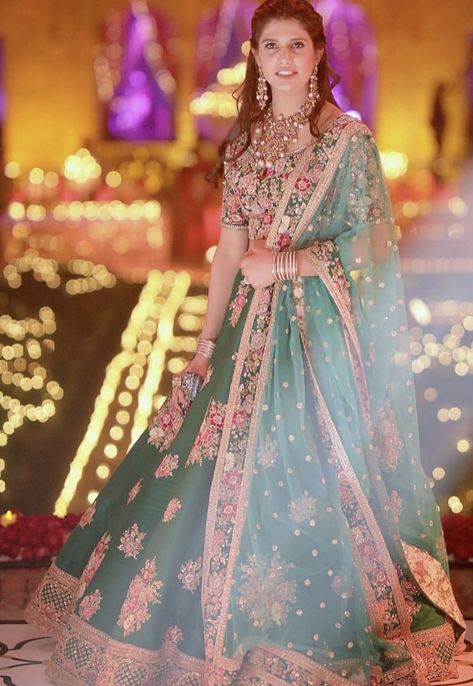 Brides sister in law ( wearing sabyasachi mukherjee ) Wedding Outfits Indian Sisters, Lehenga For Bride's Sister, Sabyasachi Lehenga Bridal, Wedding Outfits Indian, Orang India, Brides Sister, Sabyasachi Mukherjee, Sabyasachi Bride, Shadi Dresses