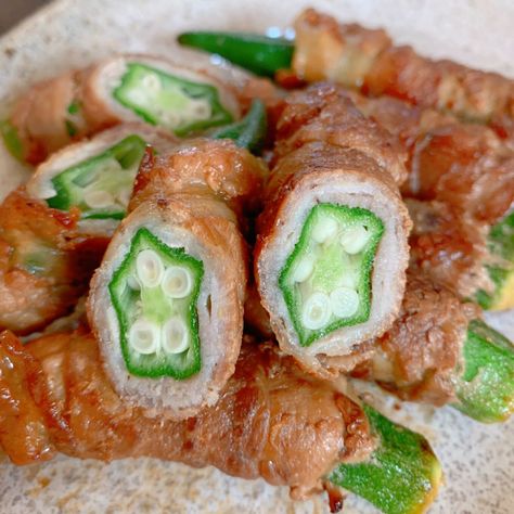 Okra wrapped in thinly sliced pork belly - Japanese recipe Sliced Pork Belly Recipes, Sliced Pork Belly, Okra Recipes, Japanese Recipe, Pork Belly Recipes, How To Eat Better, Okra, Kids Lunch, Pork Belly