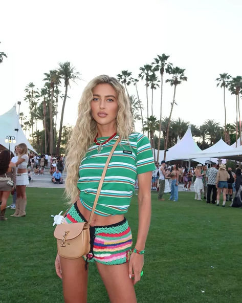 Giddy up! Coachella is in full swing and Scandinavian tastemakers have been delivering ranch-ready outfits to inspire our festival wardrobes this summer. Emili Sindlev, Ready Outfits, Red Cowboy Boots, White Cowboy Boots, Colorful Outfits, We Are Festival, Crochet Short, Double Denim, Low Waisted