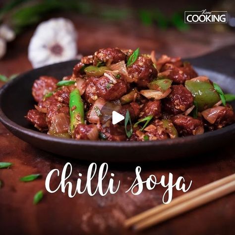 CHILI SOYA CHUNKS Veg Starter Recipes, Veg Starters, Soya Chunks Recipe, Soya Recipe, Recipes Veg, Chilli Recipe, Soya Chunks, Indian Appetizers, Chilli Recipes