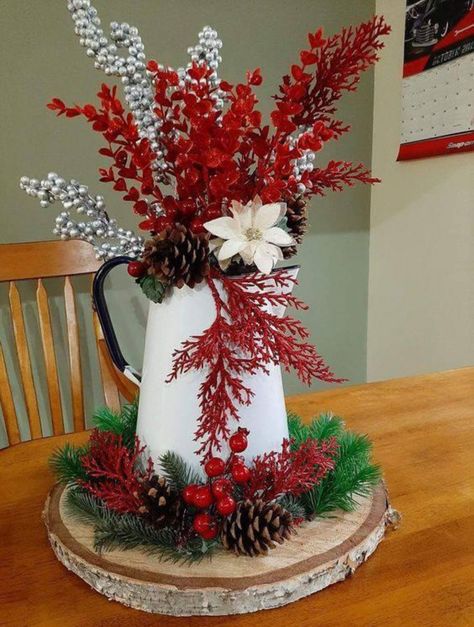 Church Table Decorations, Christmas Vases Decorations Diy, New Christmas Crafts For 2023, Christmas Flower Arrangements Ideas, Flower Arrangements Ideas, Farmhouse Christmas Decor Ideas Diy, Christmas Decorations Centerpiece, Christmas Centers, Gold Cutlery