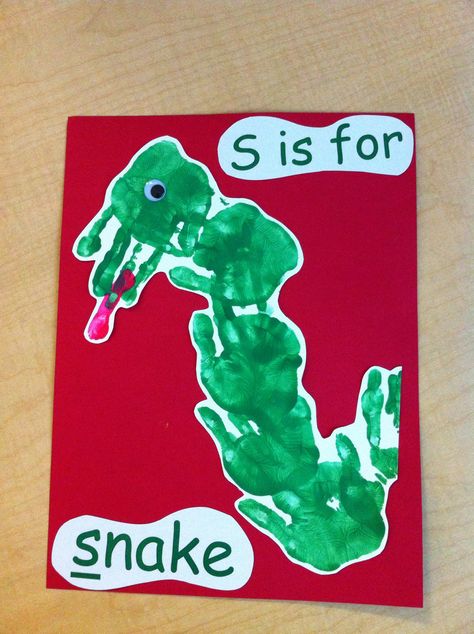 S is for snake handprint craft Infant Classroom Ideas Daycares, Snake Activities, Infant Room Activities, Kids Handprint Crafts, S Is For Snake, Phonics Crafts, Handprint Footprint Crafts, Reptile Crafts, February Lesson Plan