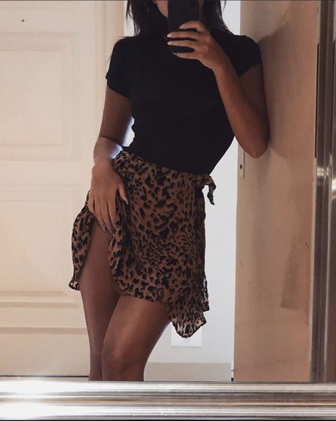 Leopard Skirt, Midi Skirts, Mode Inspiration, Elegant Outfit, Outfits Casuales, Cute Casual Outfits, Printed Skirts, Skirt Outfits, Look Fashion