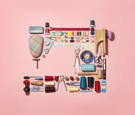 8 great examples of Knolling Photography and the answer to What exactly means Knolling Photography? - Eclectic Trends Jim Golden, Knolling Photography, Sewing Photography, Things Organized Neatly, Trendy Sewing, Flat Lay Photography, Photographic Studio, Couture Vintage, Burda Style