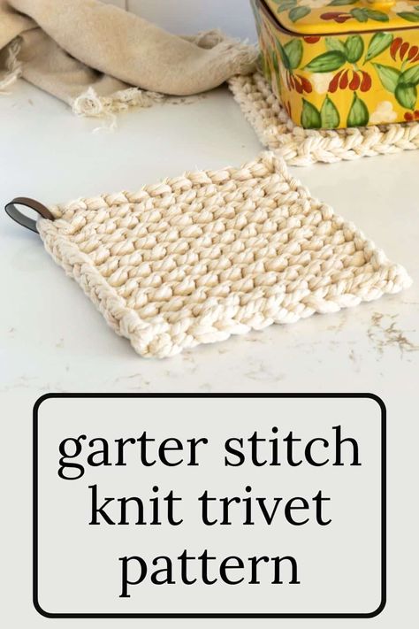 Quick Easy Knitting Patterns Free, Potholder Knitting Patterns, Knitting Potholders Pattern Free, Handmaid Christmas Gifts, Macrame Hot Pads Diy, Knit Hot Pads, Knitting Potholders Pattern, Knitted Potholders Free Pattern, Knit Trivet Pattern Free