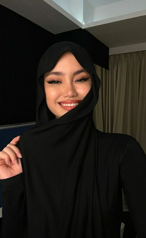 Hijab Turban Style, Black Hijab, Modest Outfit Ideas, Mode Hijabi, Ootd Aesthetic, Hijab Style Tutorial, Stylish Hijab, Modest Fashion Hijab, Hijab Aesthetic