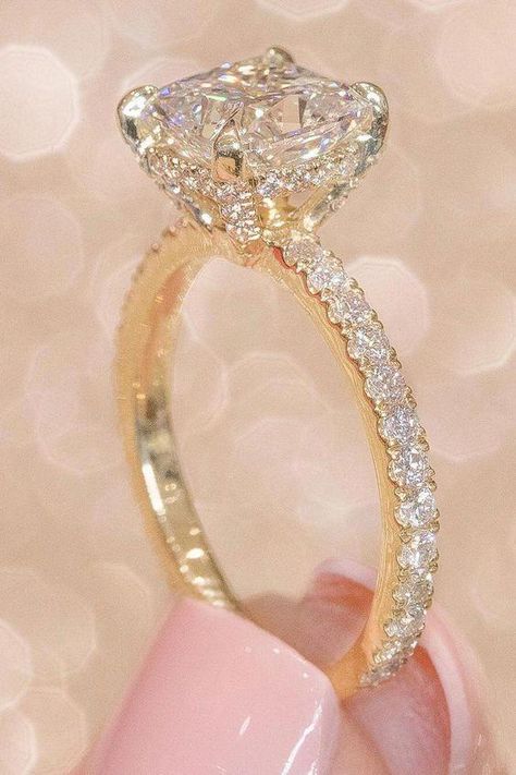 خواتم خطوبة, Pearl Wedding Ring, Des Couples, Engagement Rings Princess, Ring Pillow Wedding, Elegant Engagement Rings, Princess Cut Rings, Morganite Engagement, Dream Engagement Rings