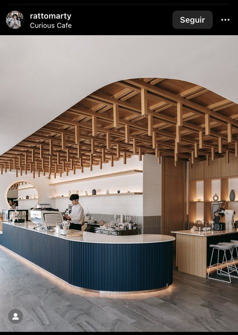 Long Bar Design, Trendy Store Design, Restaurant Ceiling Design Cafe Interiors, Cafe Island Counter, Curved Cafe Counter, Coffee Shop Ceiling Design, Cafe Ceiling Ideas, Scandinavian Cafe Interior, Cafe Concept Ideas