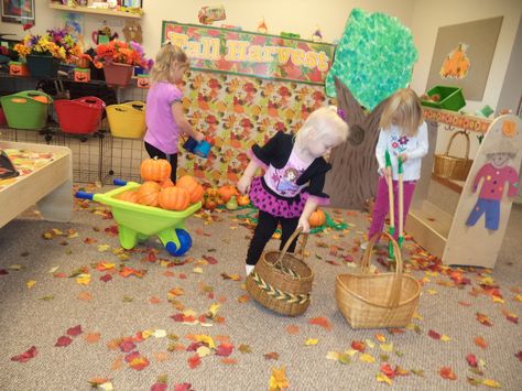 dramatic play pumpkin patch Apple Orchard Dramatic Play, Play For Preschoolers, Dramatic Play Themes, Preschool Crafts Fall, Preschool Fall, Dramatic Play Preschool, Dramatic Play Area, Fall Preschool Activities, Preschool Centers