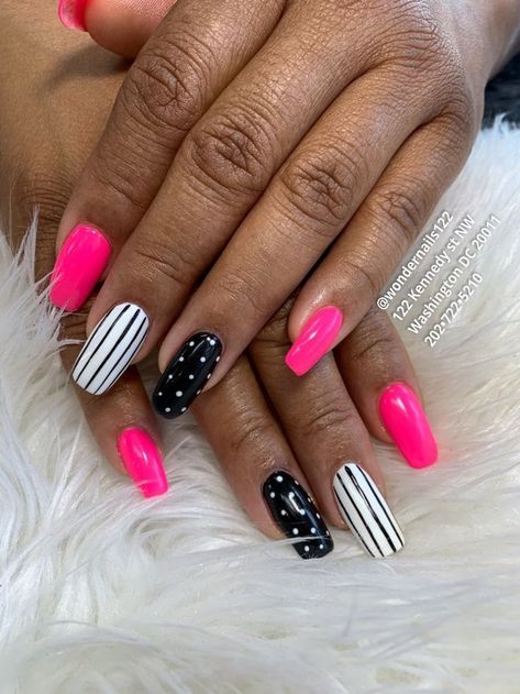 Pink Neon Sign Quote, Gel Nails Pink And White, Nagel Pink, Hot Pink Nails With Design, Pink And White Nail Art, Hot Pink Nail Designs, Pink Tip Nails, Shiny Nails Designs, Feather Nails