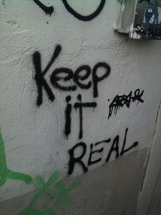 Grafitti Quotes Street Art Messages, Keep It Real Tattoo, Graffiti Poetry, Inspirational Graffiti, Graffiti Vandalism, Vogue Quotes, Pictures With Words, Street Art Quotes, Chris Jackson