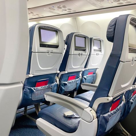 The Worst Plane Seats You Should Never Pick When Flying Jet Blue Airlines, Travel Tricks, Plane Seats, Economy Seats, Bumpy Ride, Airline Travel, Long Haul Flight, Long Flights, Long Trips