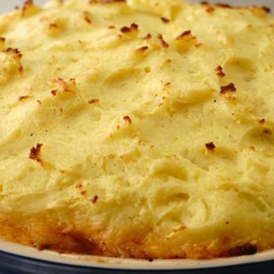 Allrecipes - Nicole McMom's rich and meaty, classic recipe... | Facebook Traditional Shepherds Pie, Duchess Potatoes, Shepards Pie, Cheesy Mashed Potatoes, Shepherds Pie Recipe, Recipes Authentic, Potato Toppings, Fish Pie, Cottage Pie