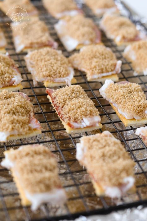 Club crackers with bacon and brown sugar Bacon On A Cracker, Cracker And Bacon Appetizer, Bacon Snacks Easy, Bacon On Club Crackers, Crackers And Bacon Appetizers, Bacon And Crackers, Cream Cheese Bacon Crackers, Candied Bacon Crackers With Parmesan, Parmesan Candied Bacon Crackers