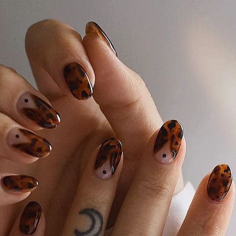 SAY YES NAILS | Char on Instagram: "Who's ready for tortie season?  Always a favourite of mine to do! 🧡🧡🖤🖤" Funky Fall Nail Designs, Edgy Fall Nails, Tortie Nails, Tortishell Nails Design, Natural Acrylic, Cute Nail Polish, Minimal Nails Art, Lovely Nails, Gel Mani