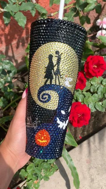 Nightmare Before Christmas Starbucks Cup, Bedazzled Cups, The Nightmare Before Christmas Movie, Nightmare Before Christmas Pictures, Rhinestone Tumblers, Nightmare Before Christmas Gifts, Nightmare Before Christmas Movie, Starbucks Cup Design, Rhinestone Cups