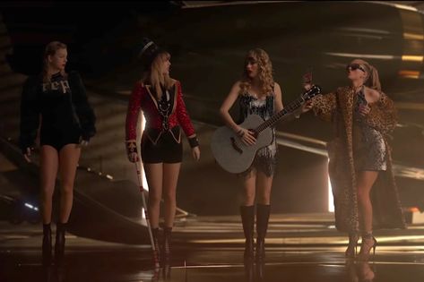 Taylor Swift Music Videos, Taylor Swift Party, Taylor Swift New, Taylor Swift Web, Taylor Swift Music, Taylor Swift Outfits, Celebrity Style Red Carpet, Taylor Swift Wallpaper, Famous Celebrities