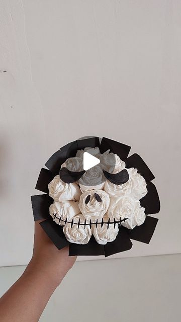 ‎YOKO/یوکو‎ on Instagram: "DIY Halloween bouquet💀🖤
.
.
.
.
#diy #halloween #bouquet #tiktok #pinterest" Halloween Bouquet, Instagram Diy, Diy Halloween, Halloween Diy, Halloween, On Instagram, Instagram, Halloween Crafts