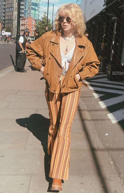 90s Los Angeles Fashion, 1970s Clothing Style, 70s Lesbian Style, Ginger Fashion Woman, 70s Fashion Green, Simple 70s Outfit, 80s Fall Fashion, 70s Outfit Women, 1970's Outfits