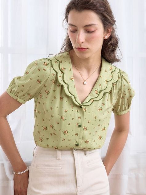 Ditsy Floral Top, Sewing Blouses, Costura Fashion, Shein Brasil, Fashion Top Outfits, Simple Retro, Trendy Fashion Tops, Couture Mode, Simple Blouse