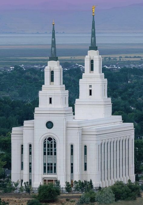 Walking Side By Side, Lds Pictures, Gordon B Hinckley, Layton Utah, Lds Temple Pictures, Daily Gospel, Lds Mission, Mormon Temples, Temple Photography