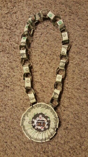 Money Chain For Graduate, Money Headband, Money Diy Gift, Senior Party Ideas, Diy Leis, Money Crown, Graduation Leis Diy Ribbons, Money Lei Diy, Lei Diy