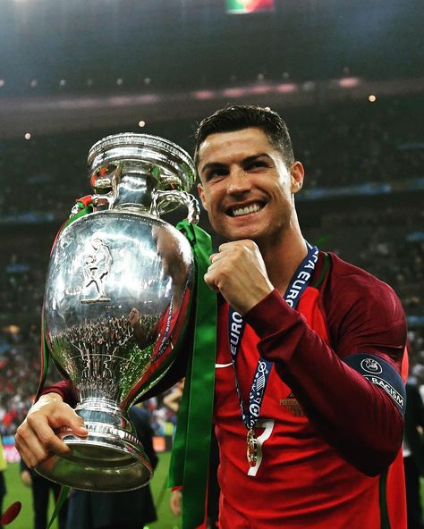 Cristiano Ronaldo and Euro 2016 trophy! Portugal! Cr 7, Cr7 Vs Messi, Cristiano Ronaldo Portugal, Cristiano Ronaldo Juventus, Ronaldo Pictures, Cristino Ronaldo, Soccer Photography, Ronaldo Juventus, Uefa Euro 2016