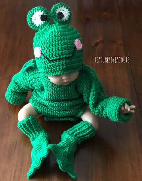 Crochet Frog Clothes, Crochet Froggy Hat, How To Crochet Frog Hat, Frog Hat Crochet Pattern, Crochet Baby Frog Hat Free Pattern, Crochet Halloween Costume, Frog Birthday Party, Frog Costume, Baby Frog