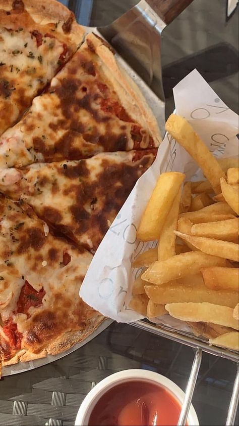 Pizza And Fries, Salty Foods, Aesthetic Pinterest, Hawaiian Pizza, Dinner Recipe, Cheese Pizza, Pizza, Cheese, Baking