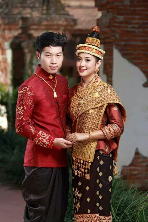 Groom and bride Lao Clothing, Laos Culture, Laos Wedding, Laos Clothing, Vietnam Costume, Cinderella Outfit, Festival Dresses, Groom And Bride, Performance Makeup