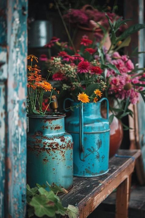 Creative Old Milk Can Decor Tips &amp; Tricks Old Milk Can Ideas, Milk Can Ideas, Bunkhouse Ideas, Antique Milk Jug, Vintage Outdoor Decor, Milk Can Decor, Can Ideas, Old Milk Cans, Small Urban Garden