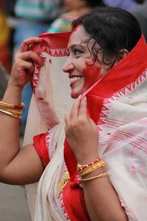 A celebration of Sindoor Khela before we bid adieu to Maa Durga  #ilead Puja Outfits, Sindoor Khela, Puja Aesthetic, Reference Models, Snake Girl, Hindu Rituals, Colour Splash, Photography Contest, Maa Durga