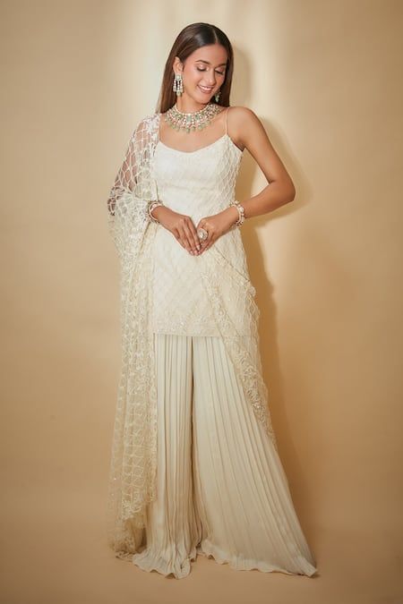 Buy White Georgette Hand Embroidered Beads Round Kurta Sharara Set For Women by Premya By Manishii Online at Aza Fashions. White Mehendi Outfits, White Sharara Designs, White Traditional Outfits For Women, White Sharara Outfit, White Haldi Outfit For Bride, White Suit Indian, Urbanic Outfit, White Ethnic Wear, Palazzo Styling