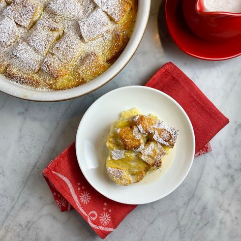 Strawberry Crumb Cake, Brioche Bread Pudding, Brioche Recipe, Custard Pudding, Ina Garten Recipes, Strawberry Muffins, Vanilla Recipes, Strawberry Season, Mini Bundt Cakes